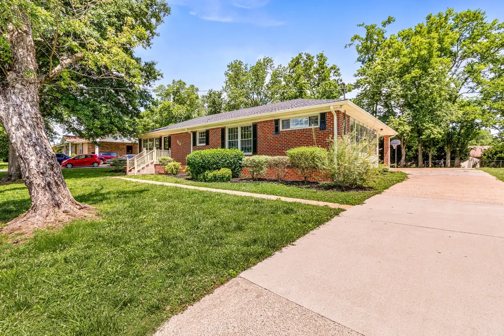 Gallatin TN, 1117 Peninsula Drive