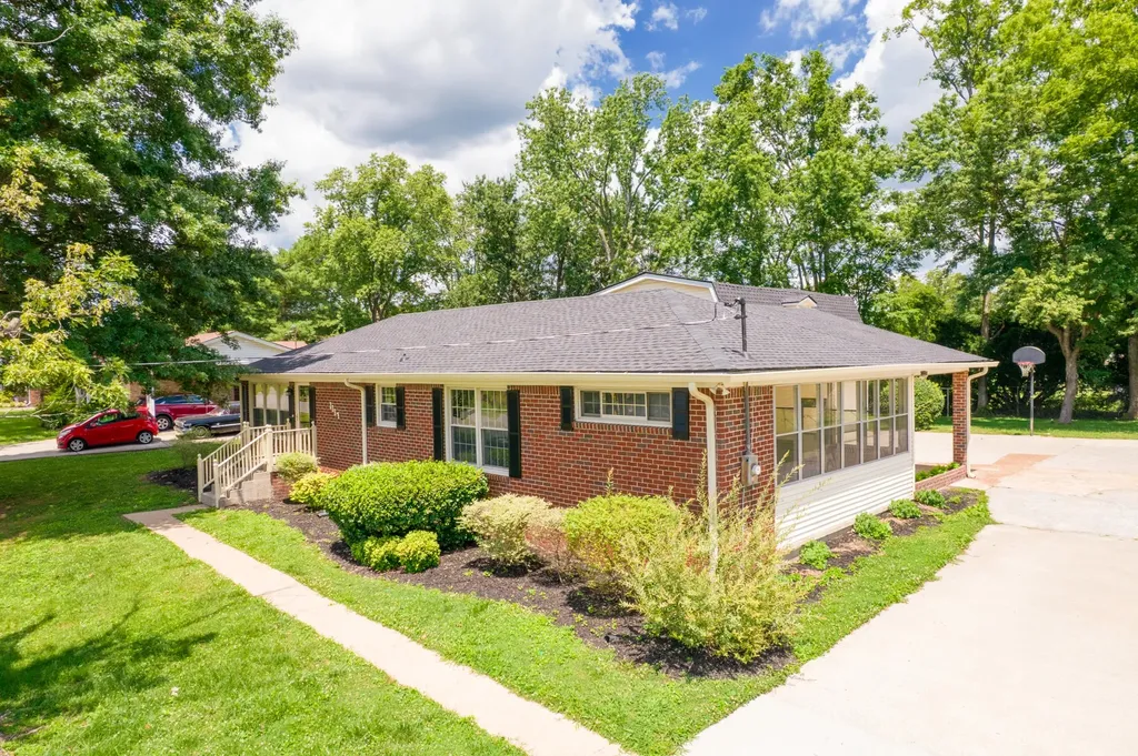 1117 Peninsula Drive Gallatin TN 37066