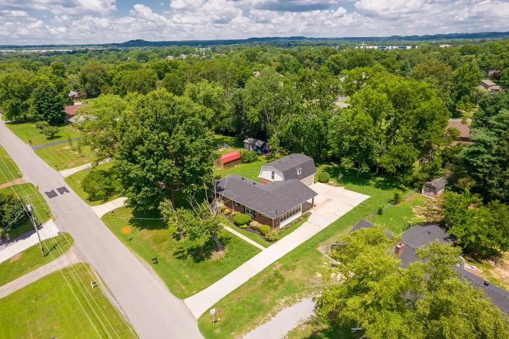 1117 Peninsula Drive Gallatin TN 37066