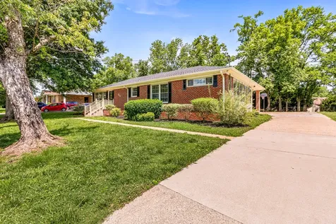 1117 Peninsula Drive Gallatin TN 37066