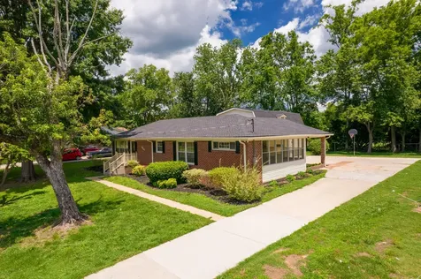 1117 Peninsula Drive Gallatin TN 37066