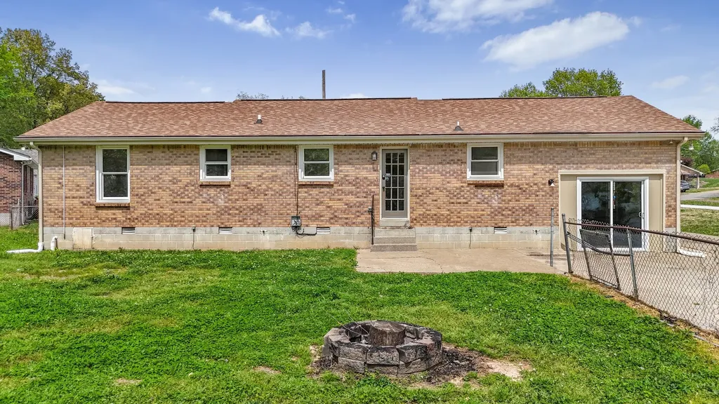 106 Winston Court Clarksville TN 37042