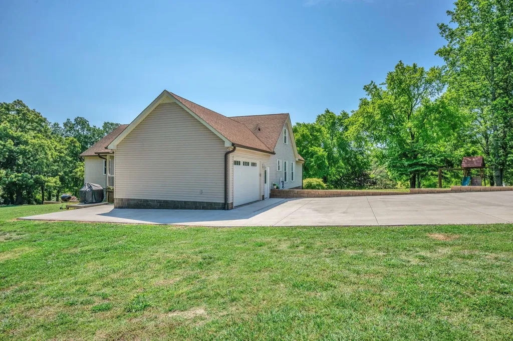 643 Bear Creek Valley Road Bon Aqua TN 37025