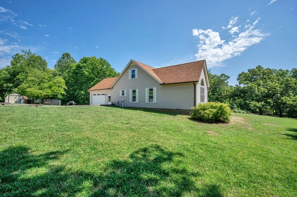 643 Bear Creek Valley Road Bon Aqua TN 37025