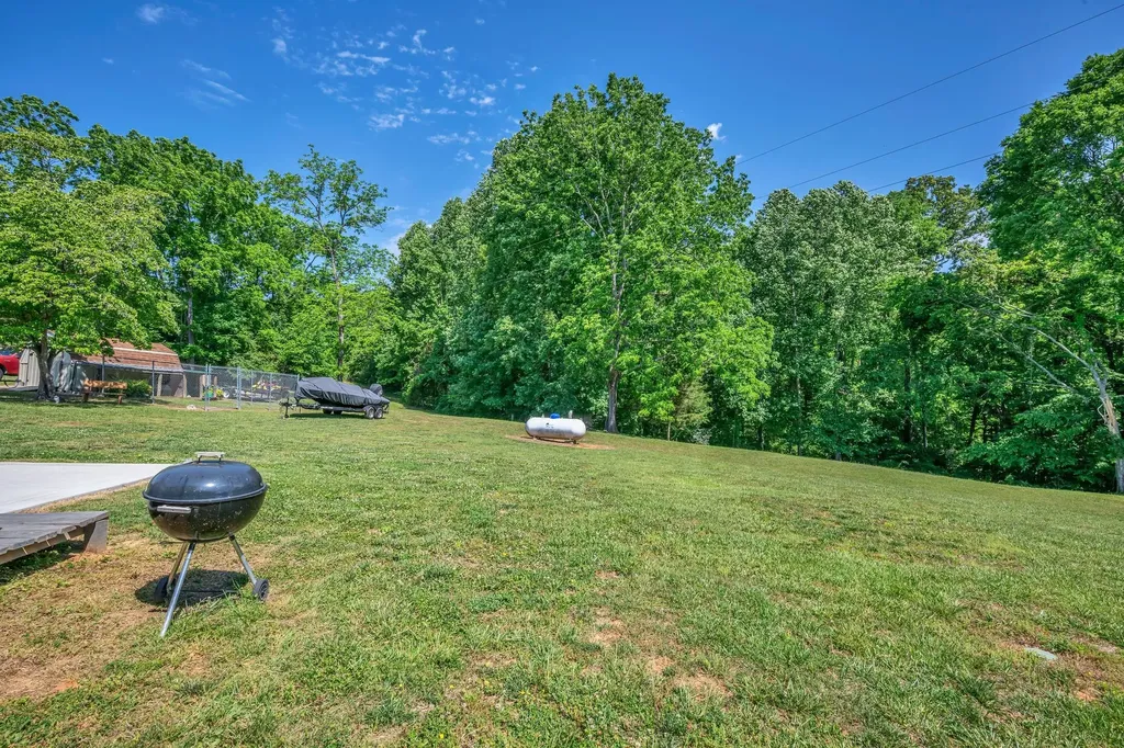 643 Bear Creek Valley Road Bon Aqua TN 37025