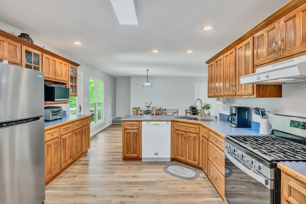 643 Bear Creek Valley Road Bon Aqua TN 37025