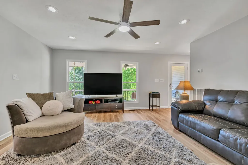 643 Bear Creek Valley Road Bon Aqua TN 37025