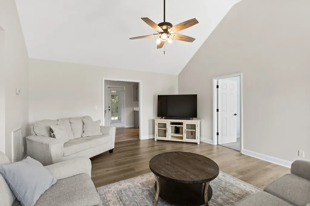 51 Larkspur Court Tullahoma TN 37388