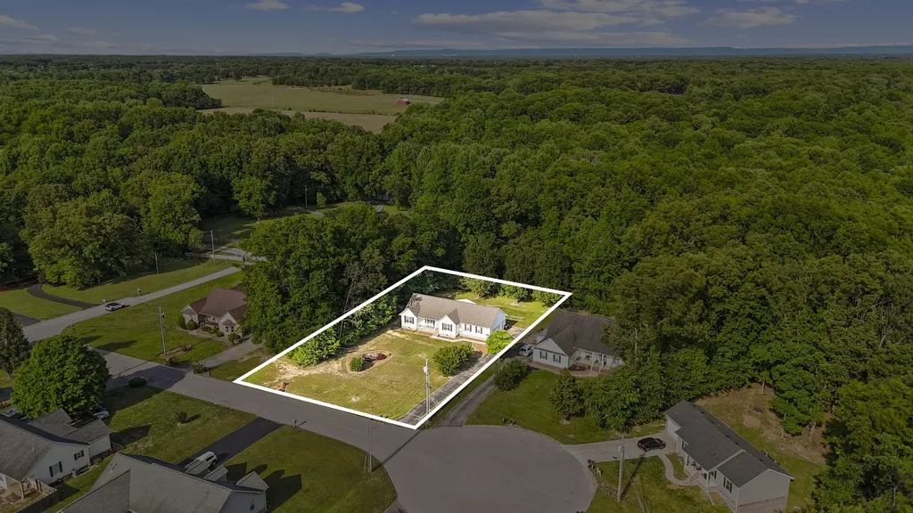 51 Larkspur Court Tullahoma TN 37388