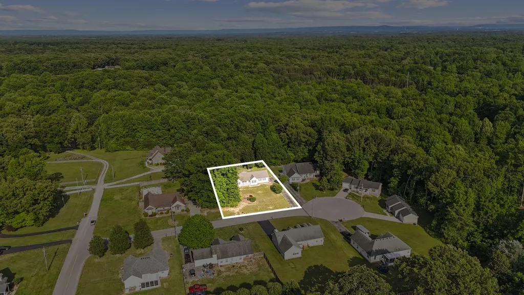 51 Larkspur Court Tullahoma TN 37388