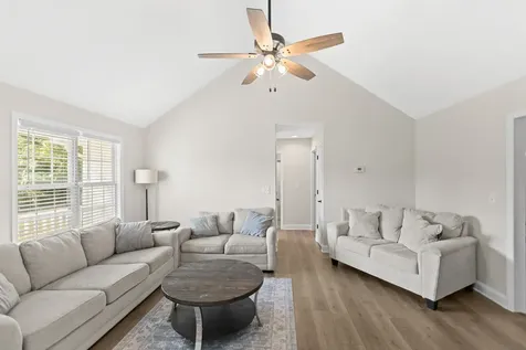 51 Larkspur Court Tullahoma TN 37388