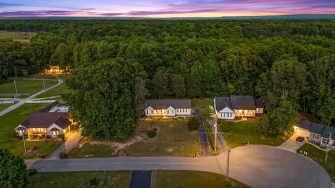 51 Larkspur Court Tullahoma TN 37388