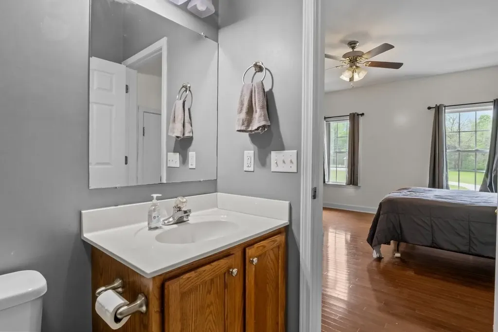 202 Parkside Lane Burns TN 37029