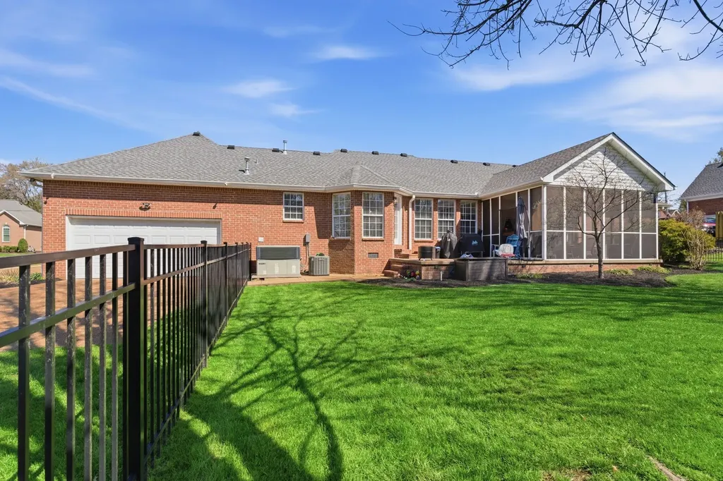 1043 Willow Park Circle Hendersonville TN 37075