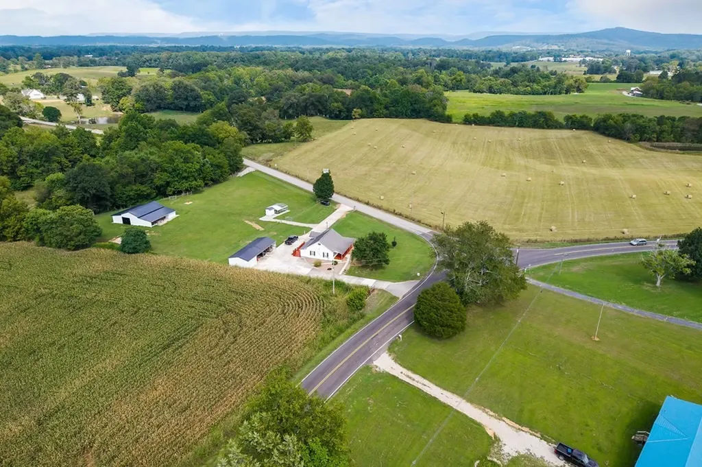 1462 Franks Ferry Road Sparta TN 38583
