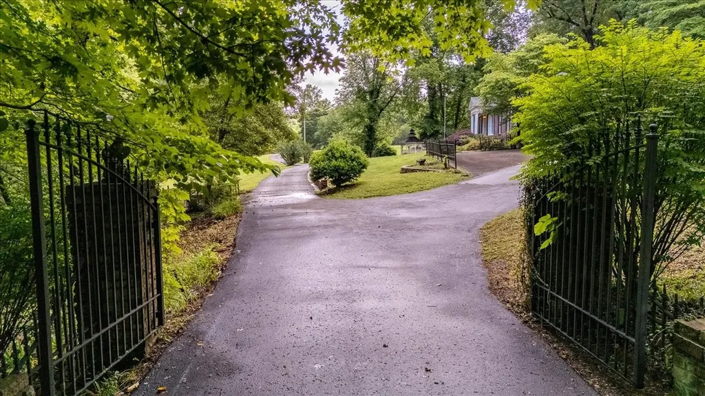 230 Raven Bluff Road Lawrenceburg TN 38464
