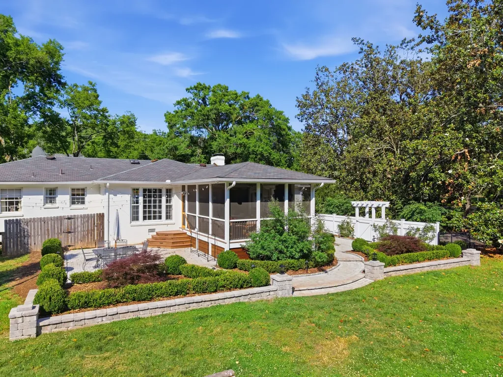 2709 Tyne Boulevard Nashville TN 37215