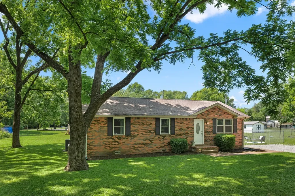 1223 Main Street Pleasant View TN 37146