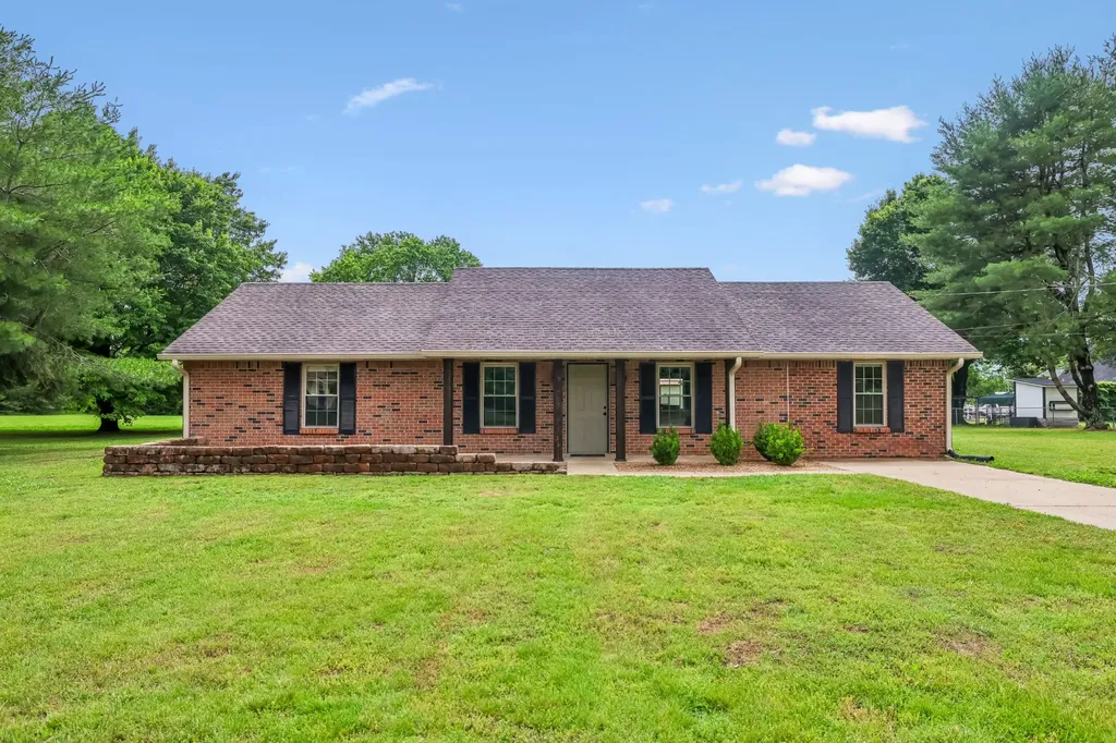 2504 Sundance Court Christiana TN 37037