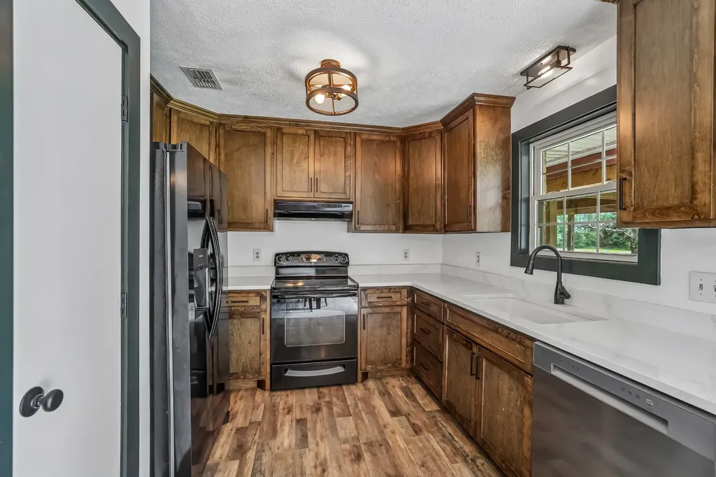 2504 Sundance Court Christiana TN 37037