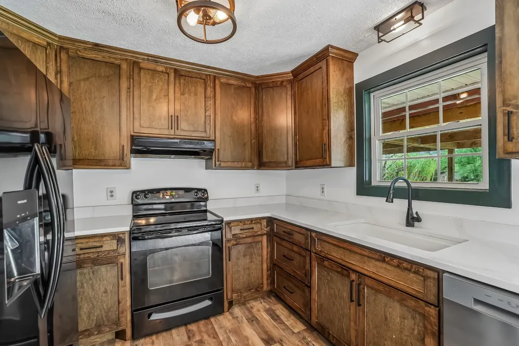 2504 Sundance Court Christiana TN 37037
