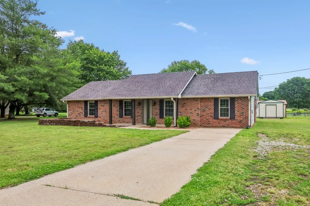 2504 Sundance Court Christiana TN 37037