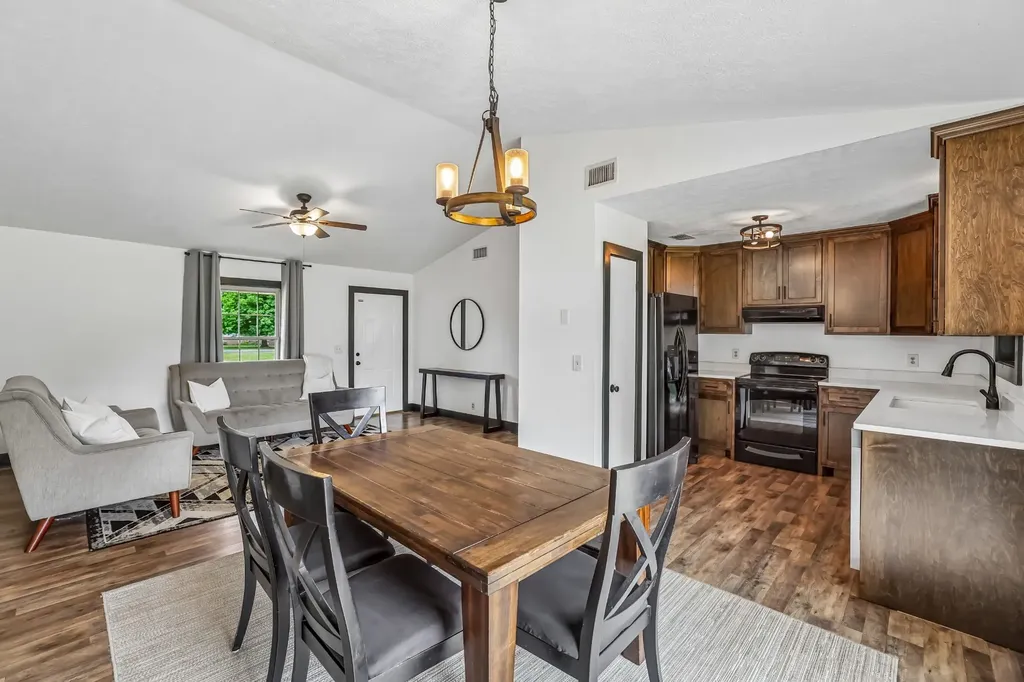 2504 Sundance Court Christiana TN 37037