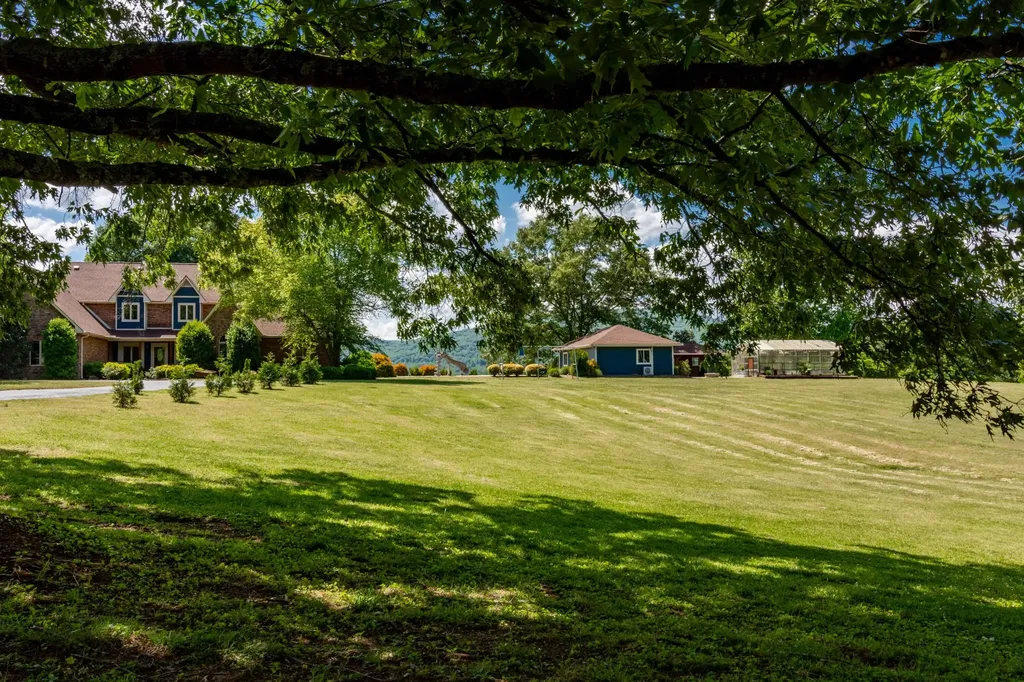 320 Crestview Lane Dayton TN 37321