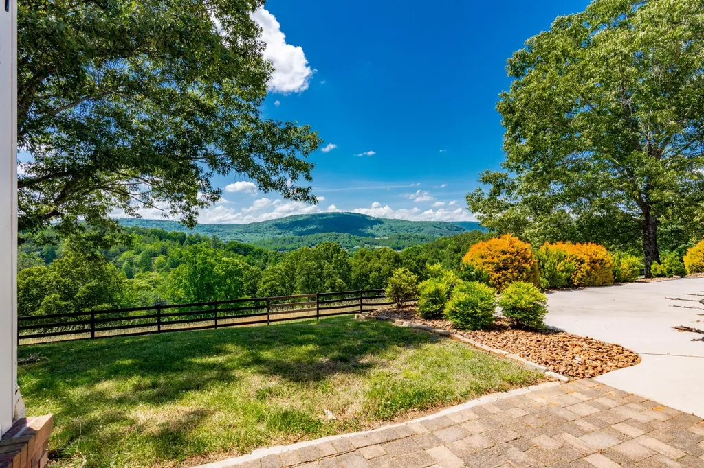 320 Crestview Lane Dayton TN 37321