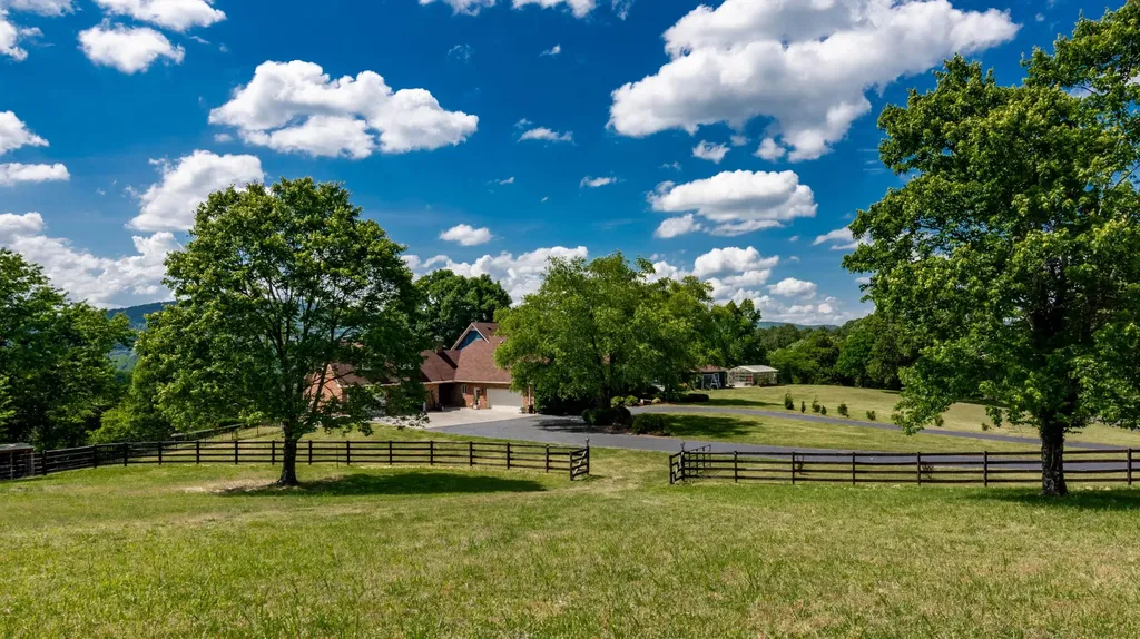 320 Crestview Lane Dayton TN 37321