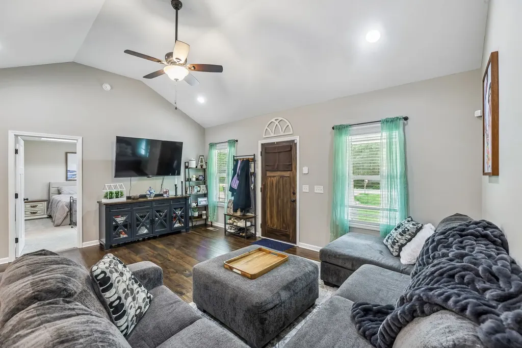 1546 S Spring Street Manchester TN 37355