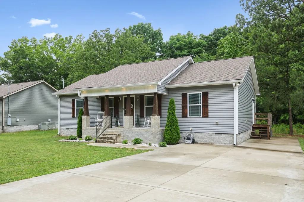 1546 S Spring Street Manchester TN 37355