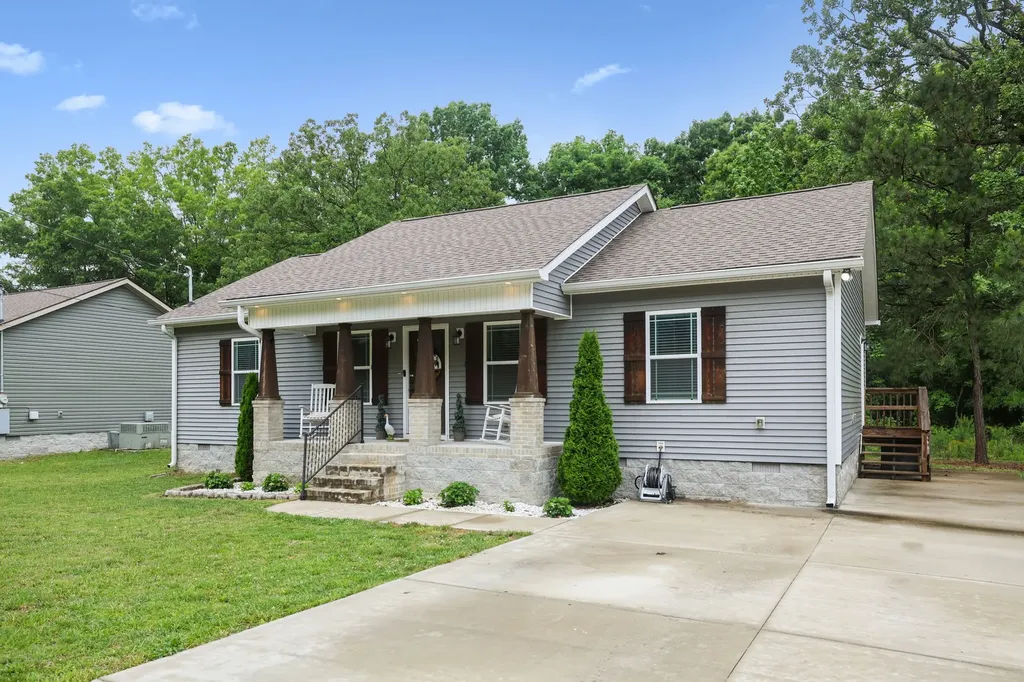 1546 S Spring Street Manchester TN 37355
