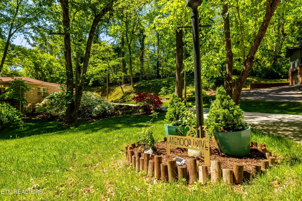 2513 SW Lakemoor Drive Knoxville TN 37920