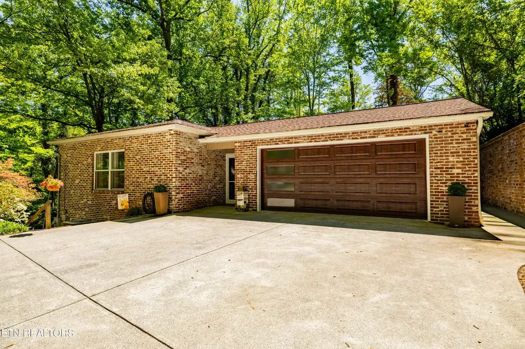 2513 SW Lakemoor Drive Knoxville TN 37920