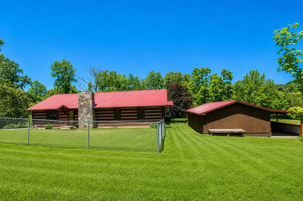 1342 Aetna Church Road Centerville TN 37033