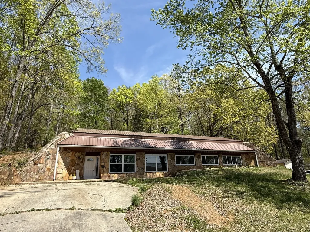522 College Grove Road Rockwood TN 37854