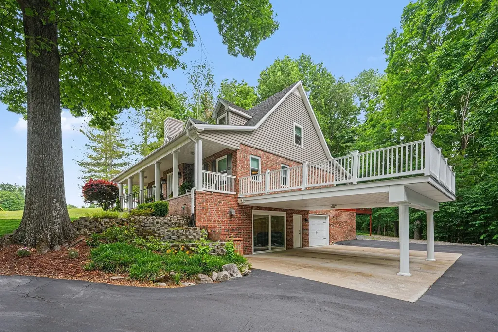 5833 Highway 76, E Springfield TN 37172
