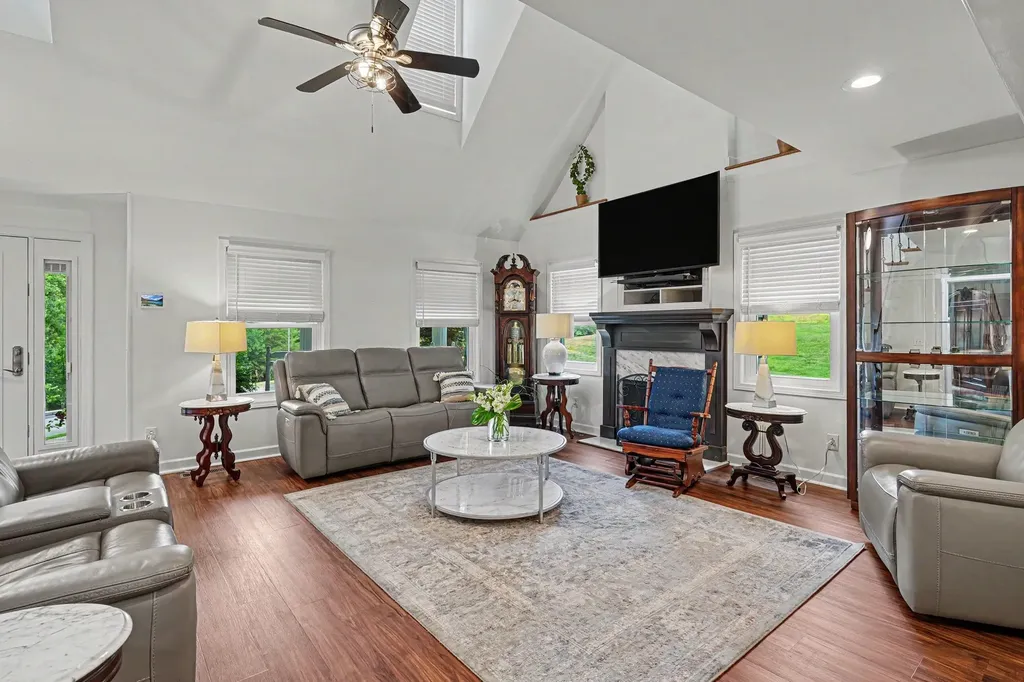 5833 Highway 76, E Springfield TN 37172