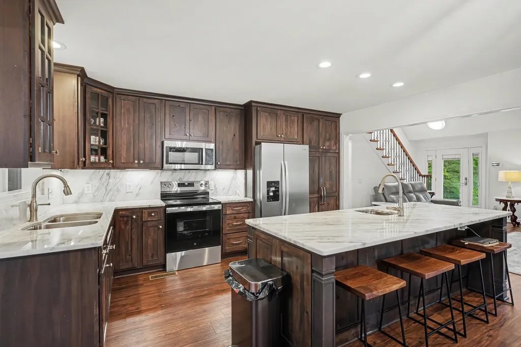5833 Highway 76, E Springfield TN 37172