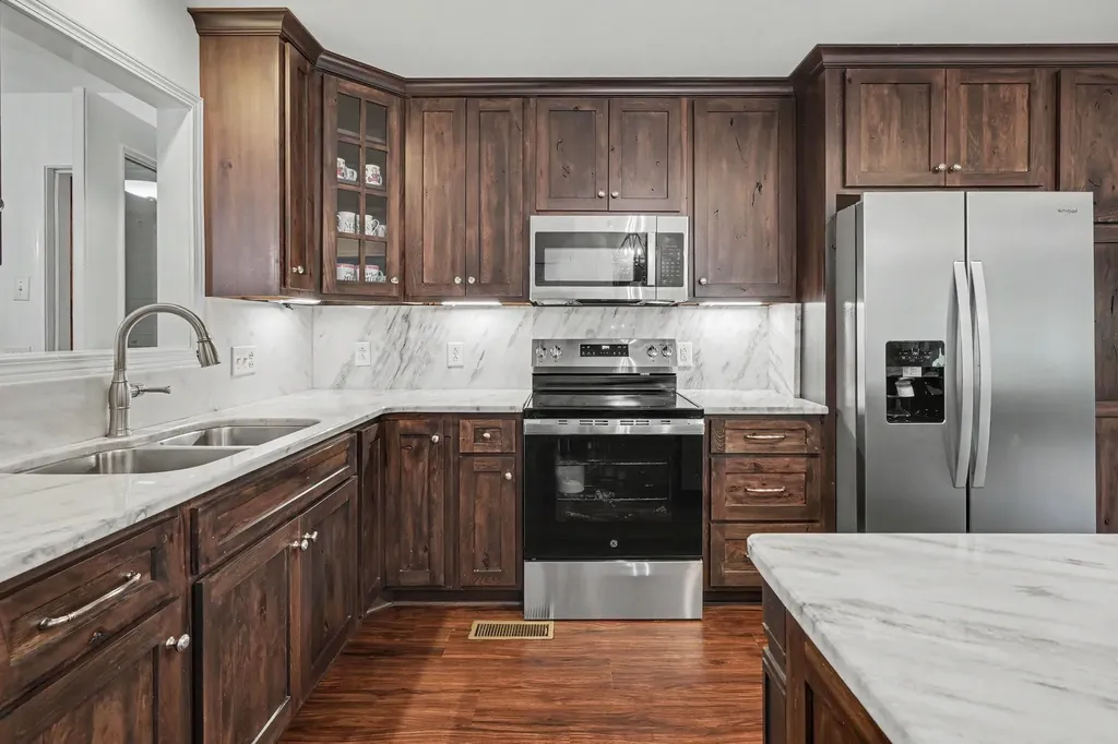 5833 Highway 76, E Springfield TN 37172