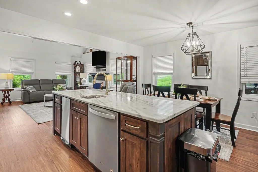 5833 Highway 76, E Springfield TN 37172