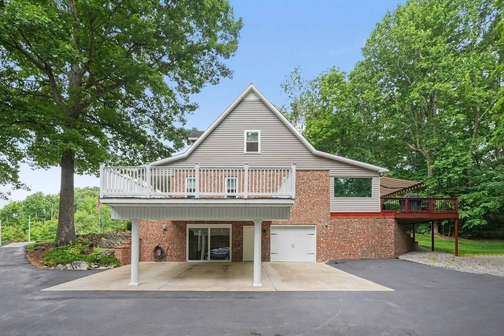 5833 Highway 76, E Springfield TN 37172