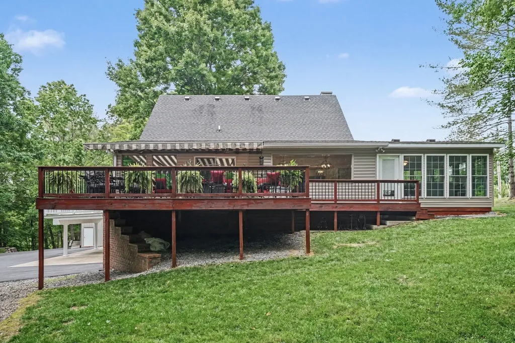 5833 Highway 76, E Springfield TN 37172