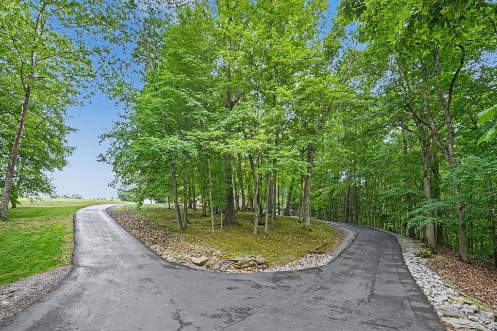 5833 Highway 76, E Springfield TN 37172