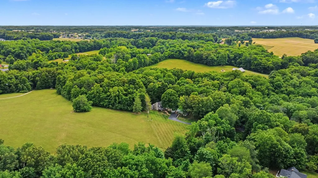 5833 Highway 76, E Springfield TN 37172
