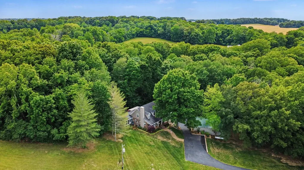 5833 Highway 76, E Springfield TN 37172