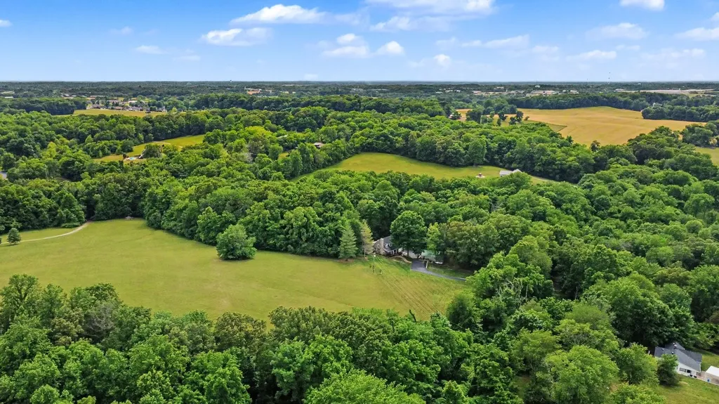 5833 Highway 76, E Springfield TN 37172
