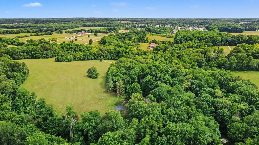 5833 Highway 76, E Springfield TN 37172