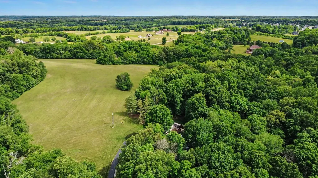 5833 Highway 76, E Springfield TN 37172